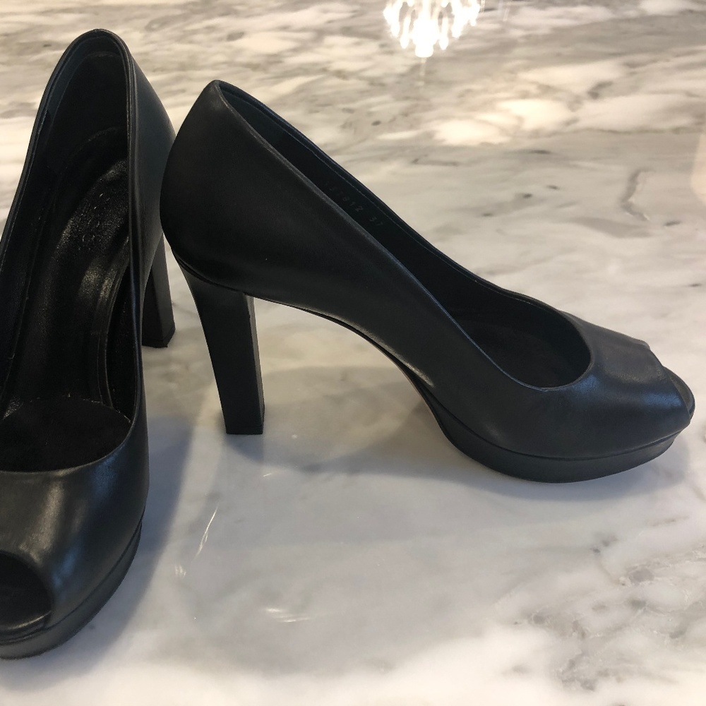 Gucci Classic Black Peep Toe Platform Heel